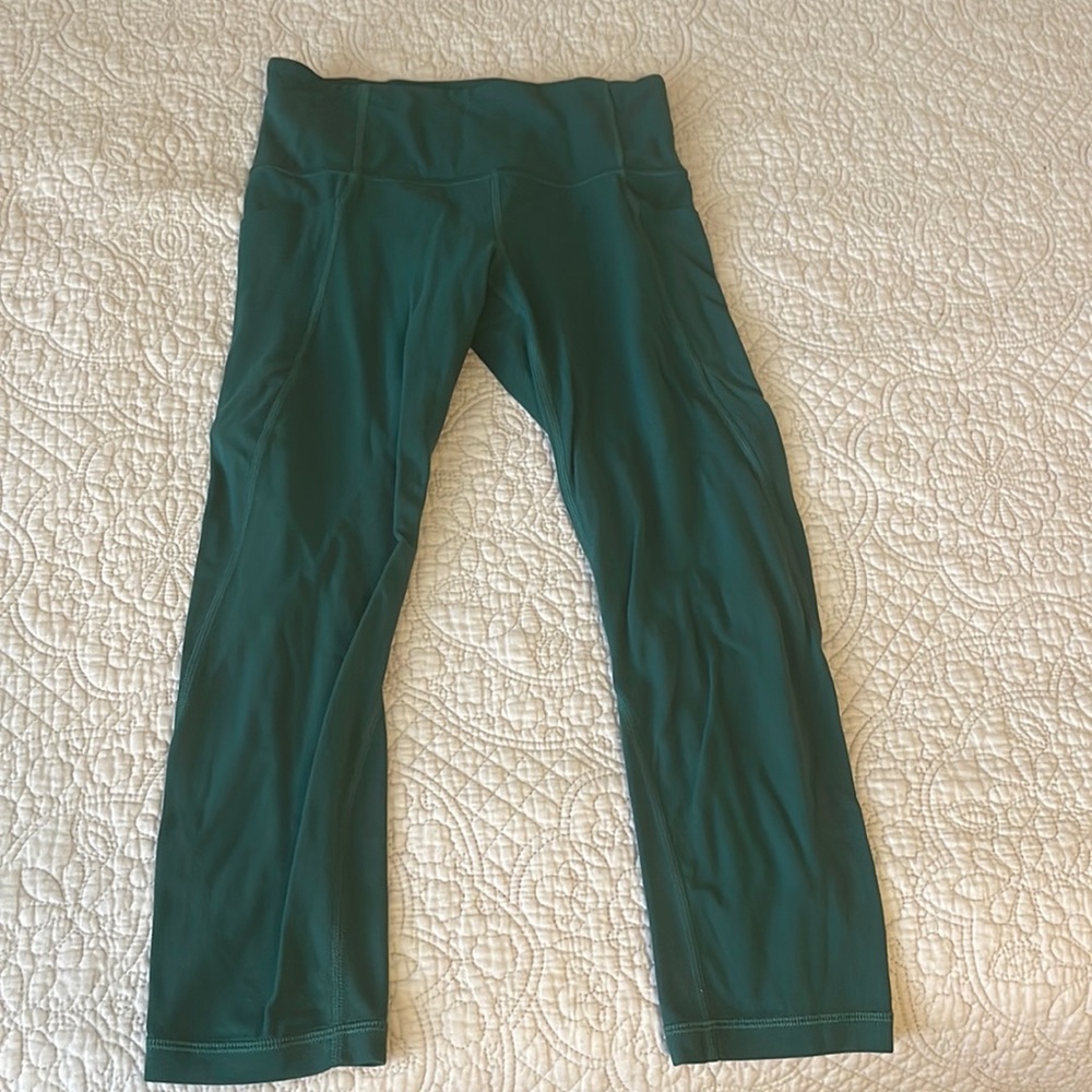 Athleta Salutation Stash Pocket Capri  sz XS